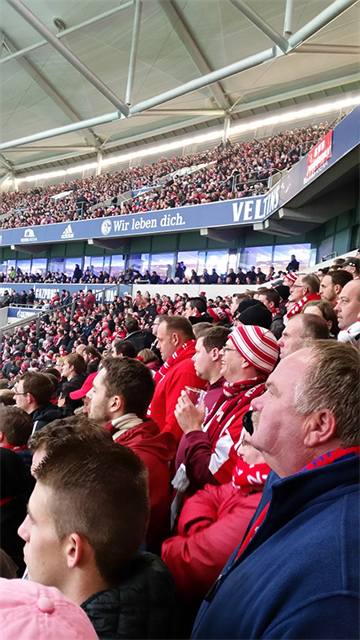 Heimspiel gegen Schalke 04 – Foto 1